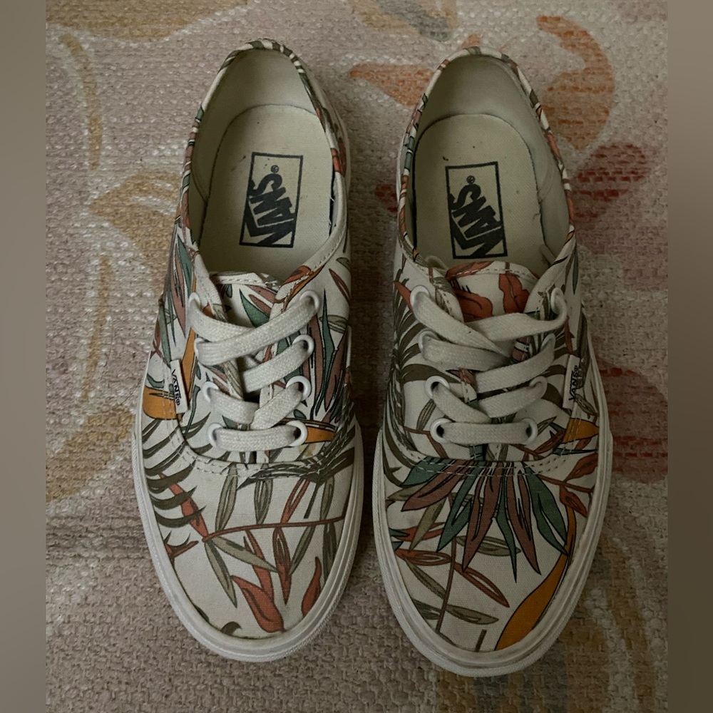 Vans - Picture 11 of 14